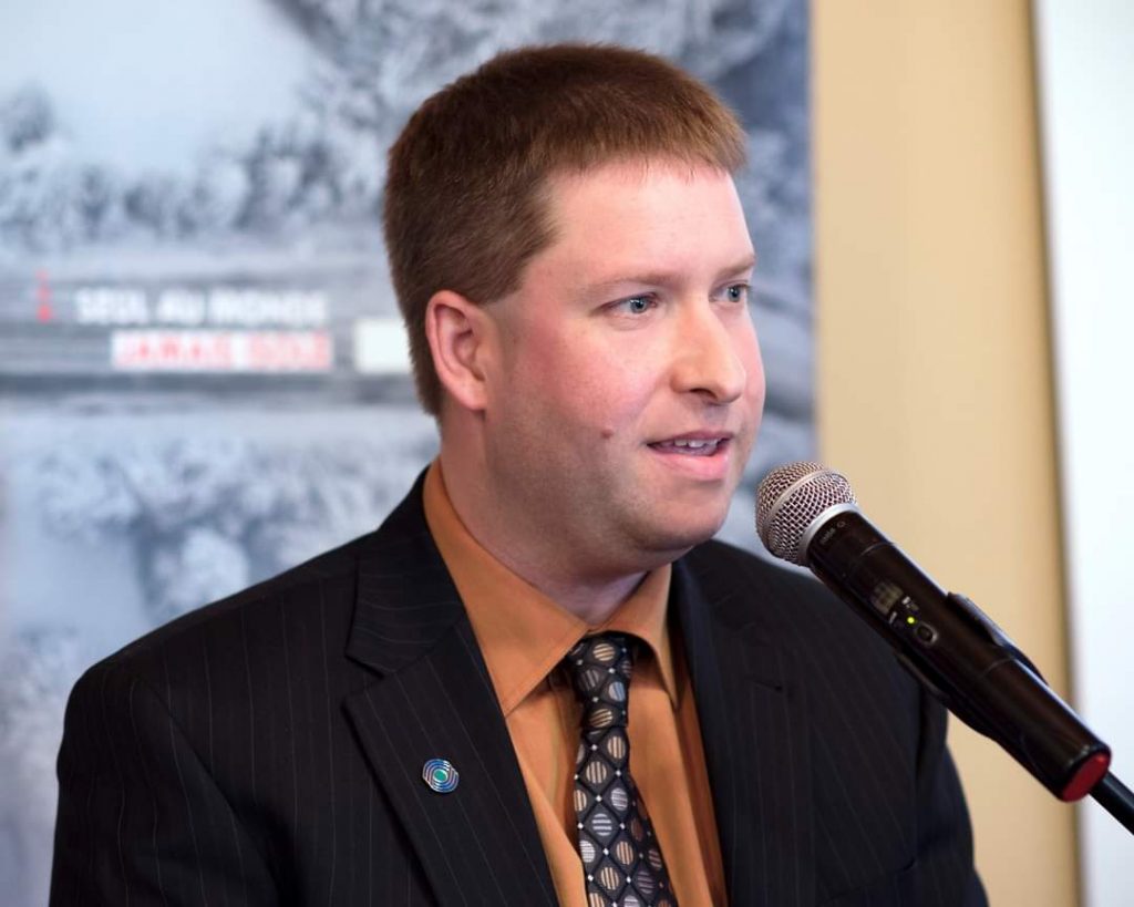 Le directeur général de Télécommunications de l'Est, monsieur Daniel Gignac, annonce l'implantation du nouveau réseau mobile numérique de communication sans fil NOMADE sur le territoire de la Gaspésie, du Bas-Saint-Laurent, de la Côte-Nord et du nord du Nouveau-Brunswick.
